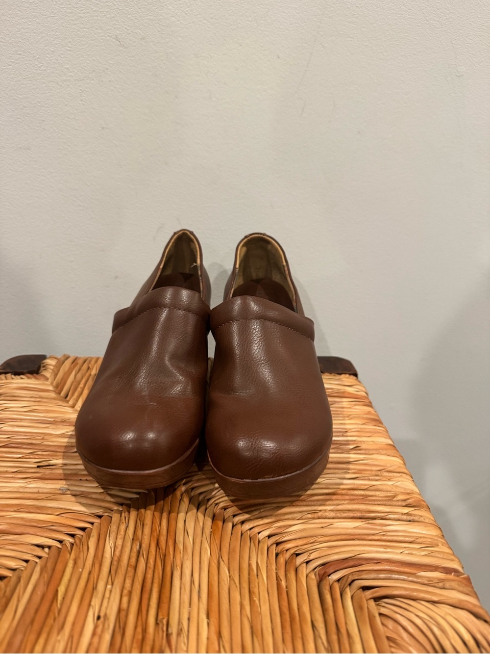 Women’s BOC Brown Leather Low Block Heel Clogs size 7 - Picture 2 of 6